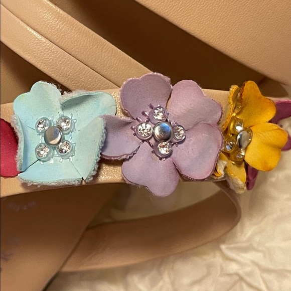 Italian Shoemakers wedge slides in tan leather with cute flowers! Size 7 - Picture 6 of 9